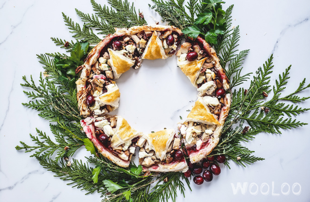 puffed christmas wreath with turkey, goat cheese and cranberries